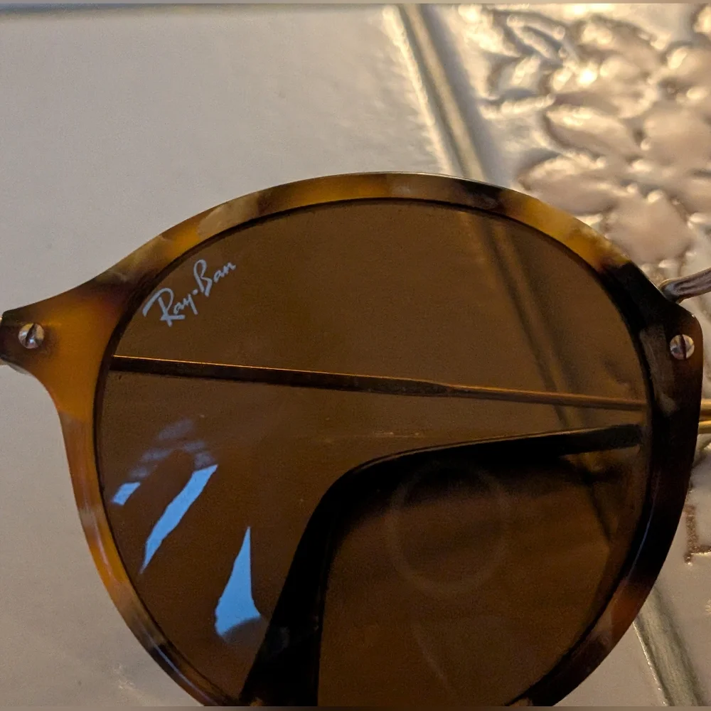 Ray-Ban Round Tortoise Frame Sunglasses - Picture 4 of 5